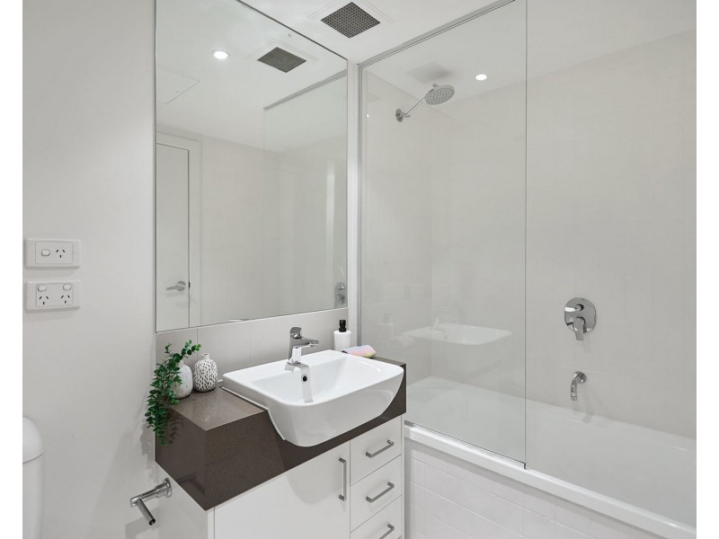 204/2-20 Finlay Place, Carlton VIC 3053