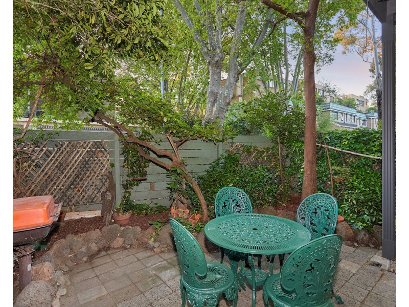 1/21 Plane Tree Way, North Melbourne VIC 3051