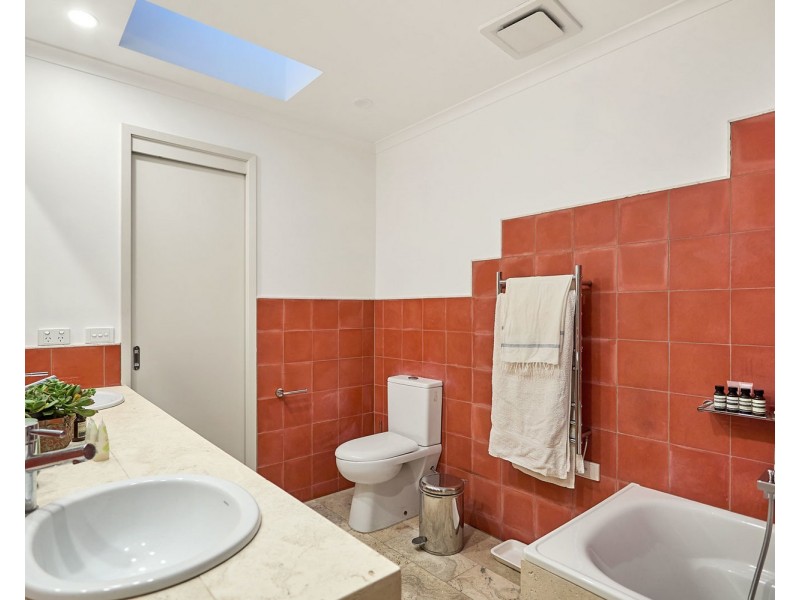 1/21 Plane Tree Way, North Melbourne VIC 3051