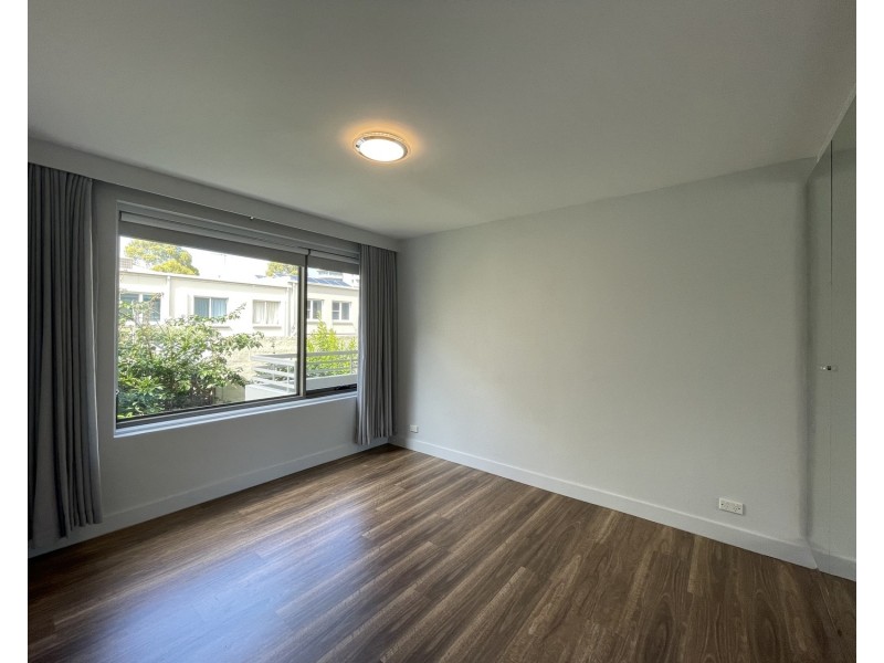 2/495 Royal Parade, Parkville VIC 3052