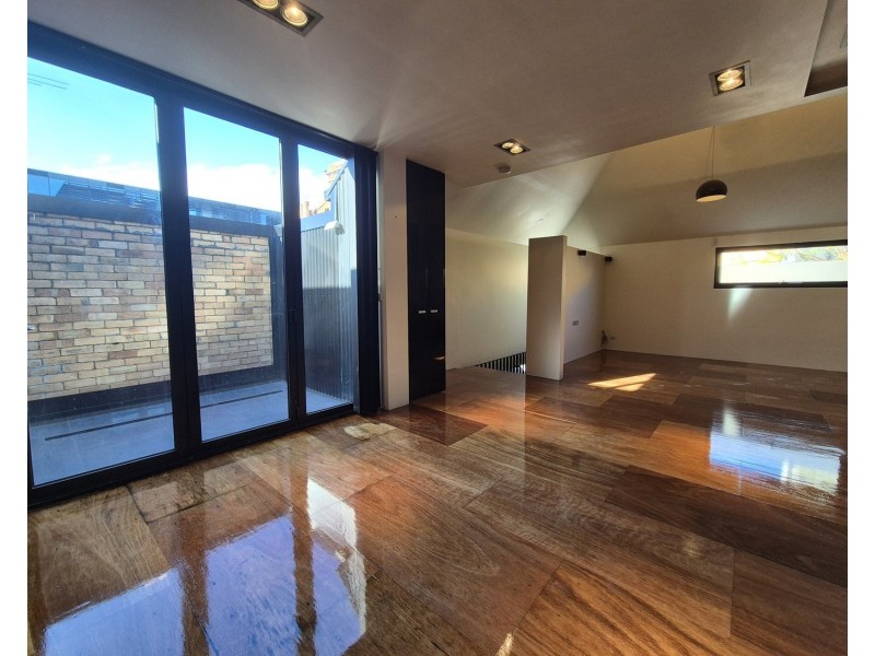 2/84A Munster Terrace, North Melbourne VIC 3051