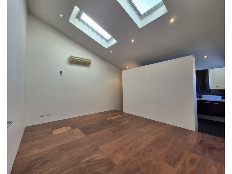 2/84A Munster Terrace, North Melbourne VIC 3051