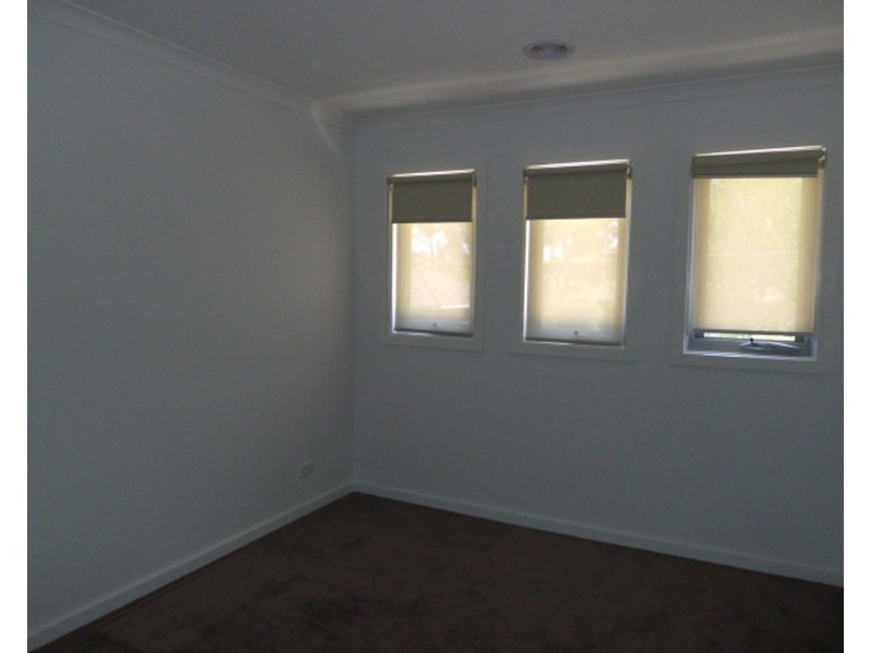 1/2 Strachan Street, Oak Park VIC 3046