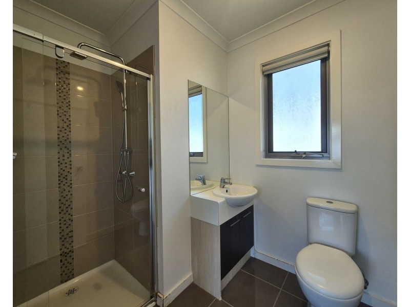 1/2 Strachan Street, Oak Park VIC 3046