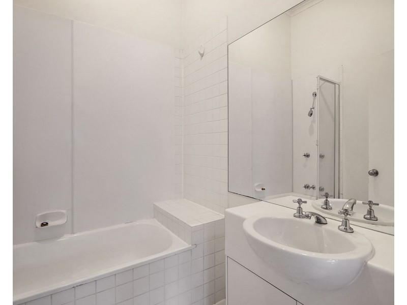 10/18 Dicks Place, West Melbourne VIC 3003