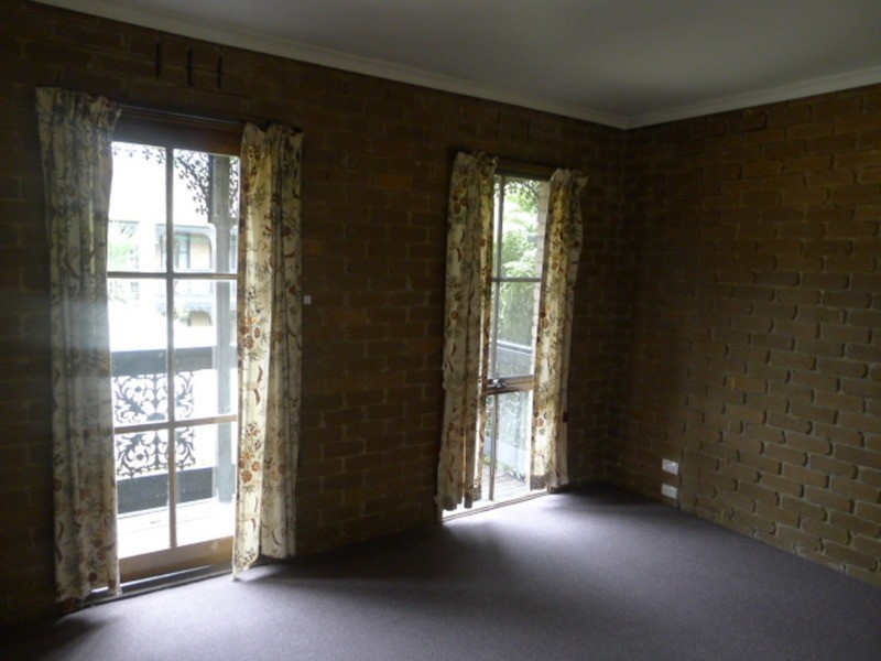 4/11 Plane Tree Way, North Melbourne VIC 3051