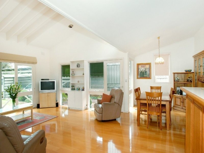 16 Grammar Street, Strathmore VIC 3041