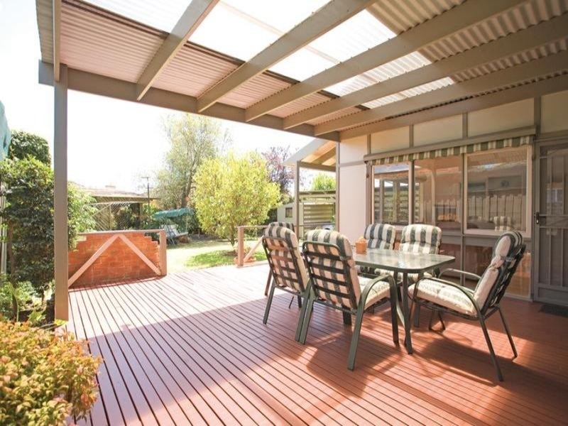 16 Grammar Street, Strathmore VIC 3041