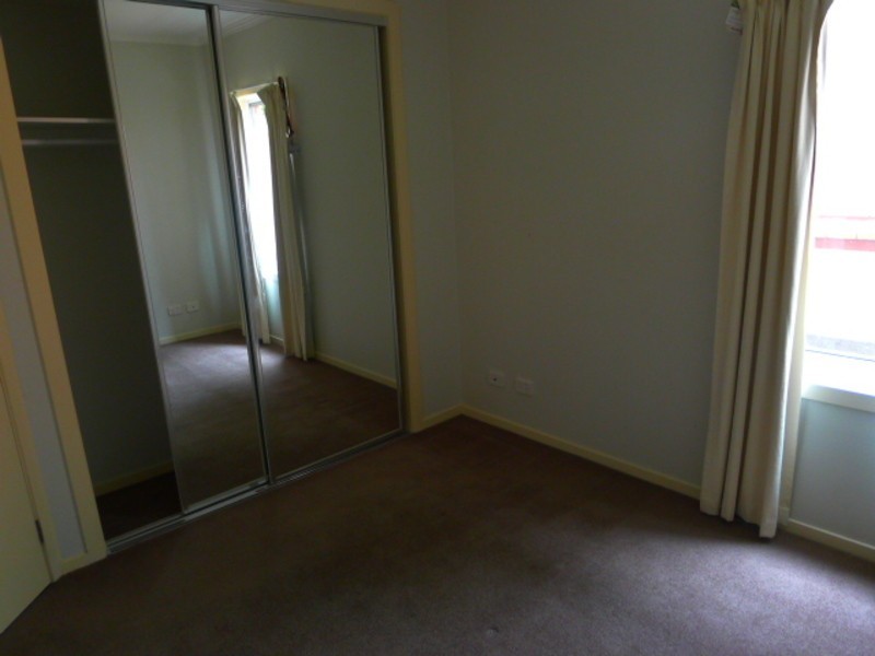 3/2 Newmarket Way, Flemington VIC 3031