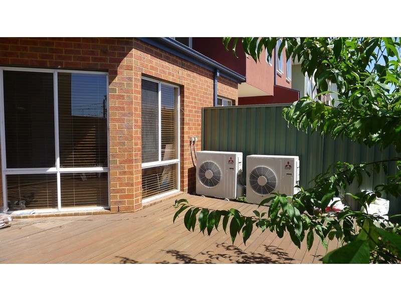 18/2 Newmarket  Way, Flemington VIC 3031