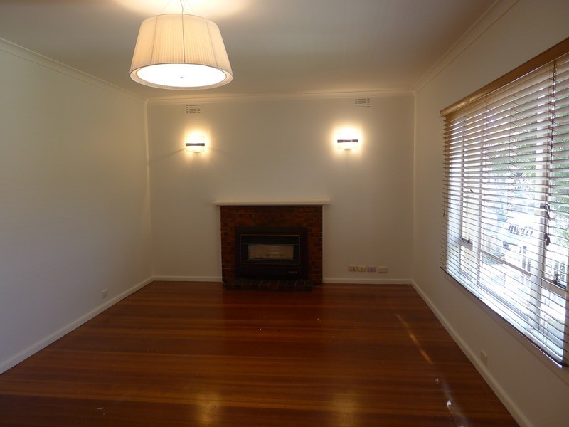 7 Lowell Avenue, Kingsbury VIC 3083