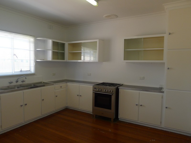 7 Lowell Avenue, Kingsbury VIC 3083