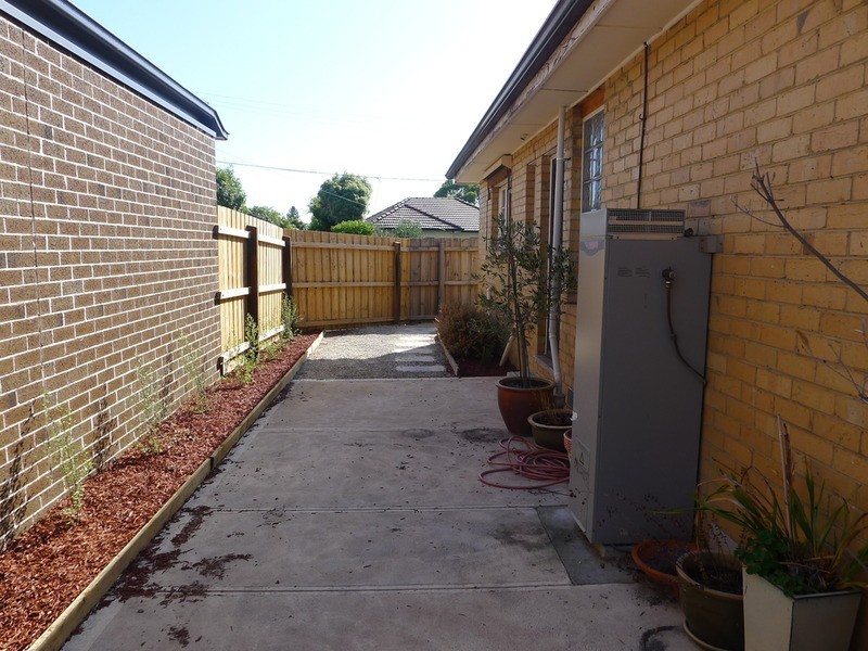 7 Lowell Avenue, Kingsbury VIC 3083