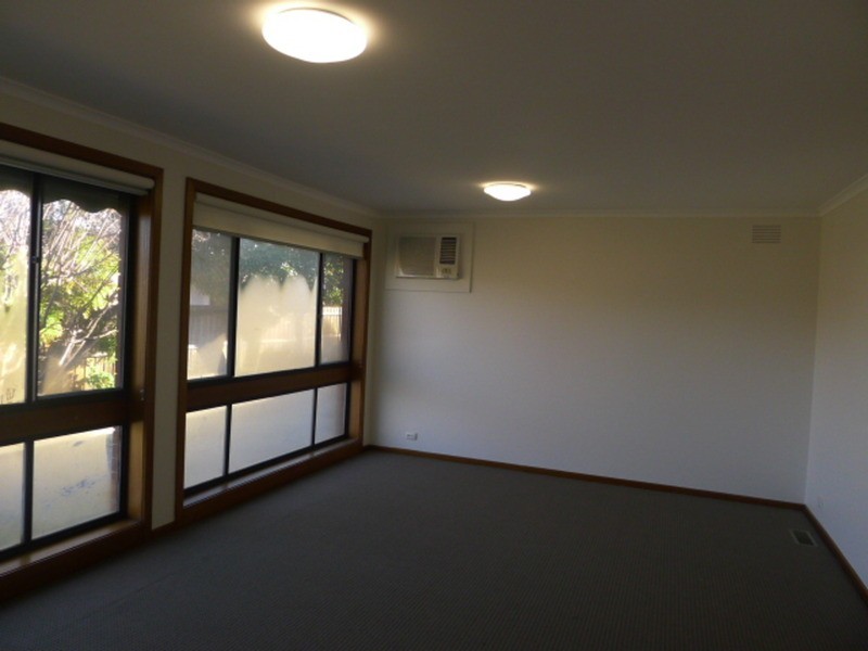 2/64 Woornack Road, Carnegie VIC 3163