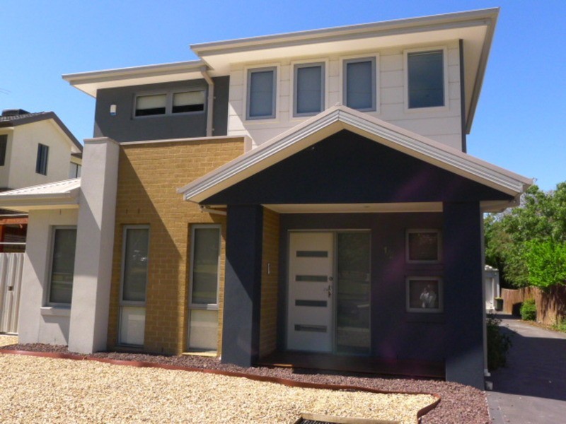 1/2 Strachan Street, Oak Park VIC 3046