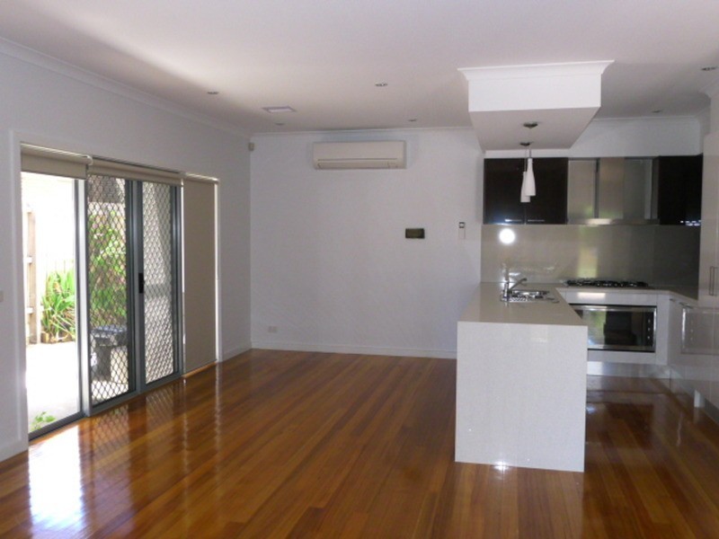 1/2 Strachan Street, Oak Park VIC 3046