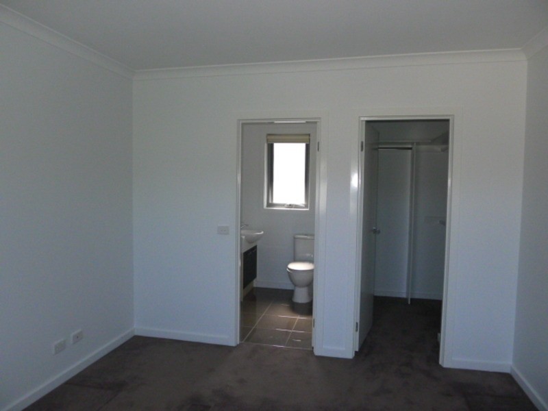 1/2 Strachan Street, Oak Park VIC 3046