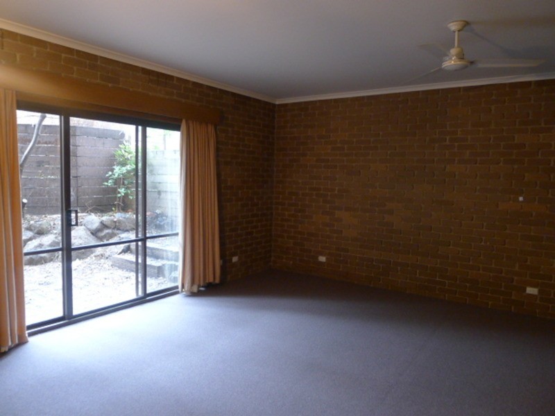 4/11 Plane Tree Way, North Melbourne VIC 3051