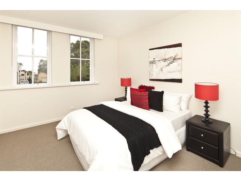 2/24 Middle Street, Ascot Vale VIC 3032