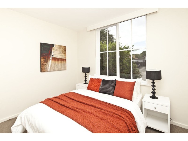 2/24 Middle Street, Ascot Vale VIC 3032