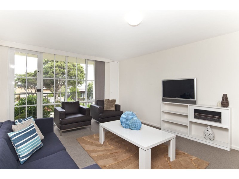 2/24 Middle Street, Ascot Vale VIC 3032