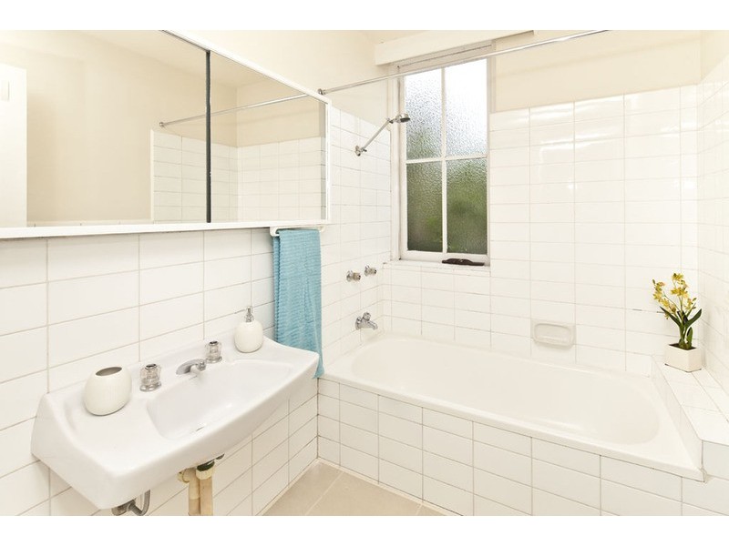 2/24 Middle Street, Ascot Vale VIC 3032