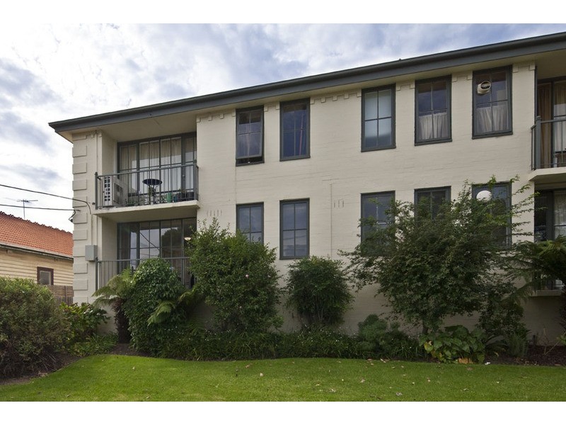 2/24 Middle Street, Ascot Vale VIC 3032