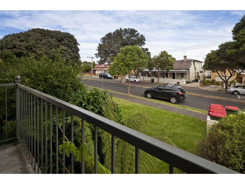 2/24 Middle Street, Ascot Vale VIC 3032