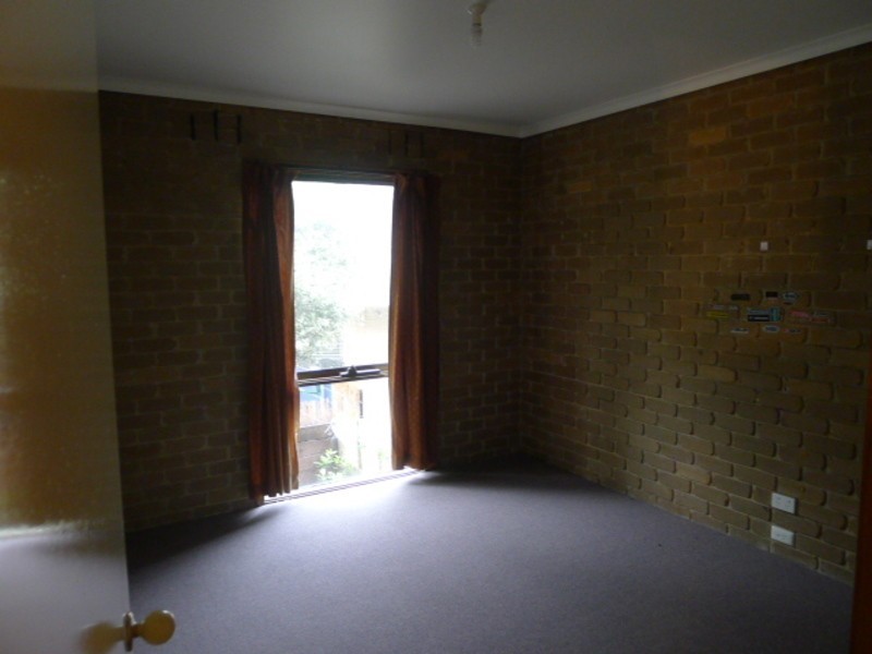 4/11 Plane Tree Way, North Melbourne VIC 3051