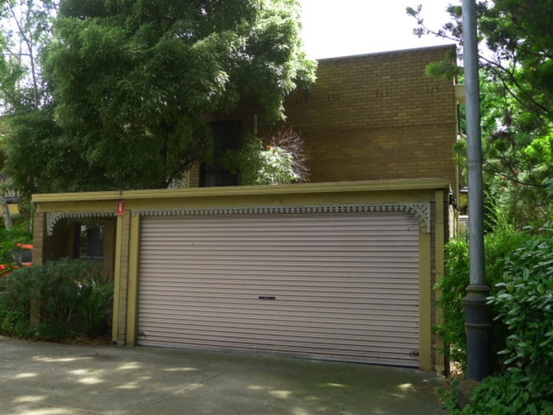 8/21 Plane Tree Way, North Melbourne VIC 3051