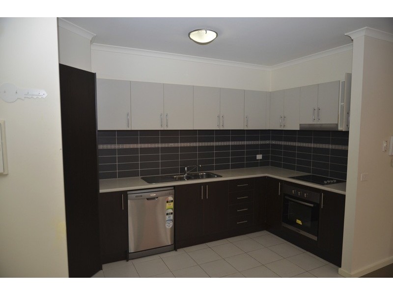 1/3 Wardens Walk, Coburg VIC 3058