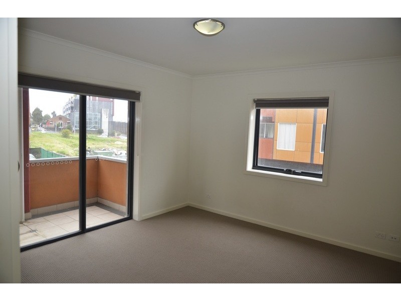 1/3 Wardens Walk, Coburg VIC 3058