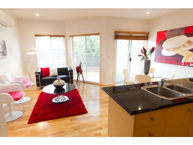 18/2 Newmarket Way, Flemington VIC 3031