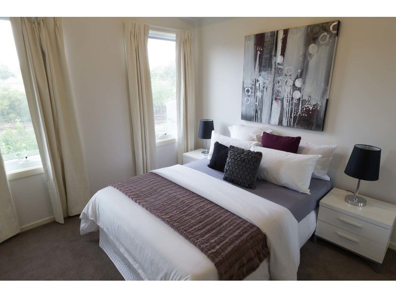 18/2 Newmarket Way, Flemington VIC 3031