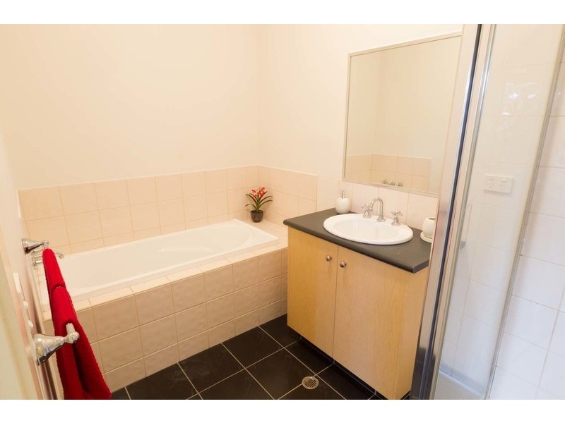 18/2 Newmarket Way, Flemington VIC 3031