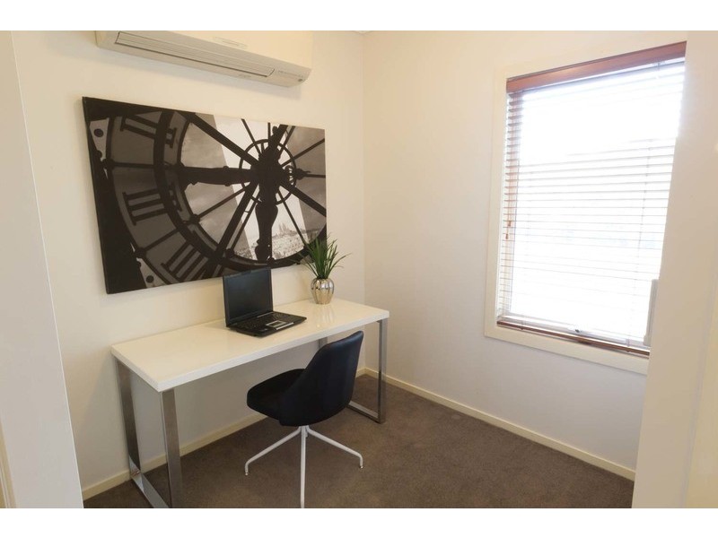 18/2 Newmarket Way, Flemington VIC 3031