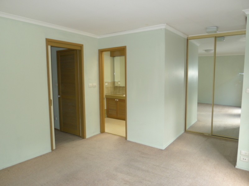 6/21 Plane Tree Way, North Melbourne VIC 3051