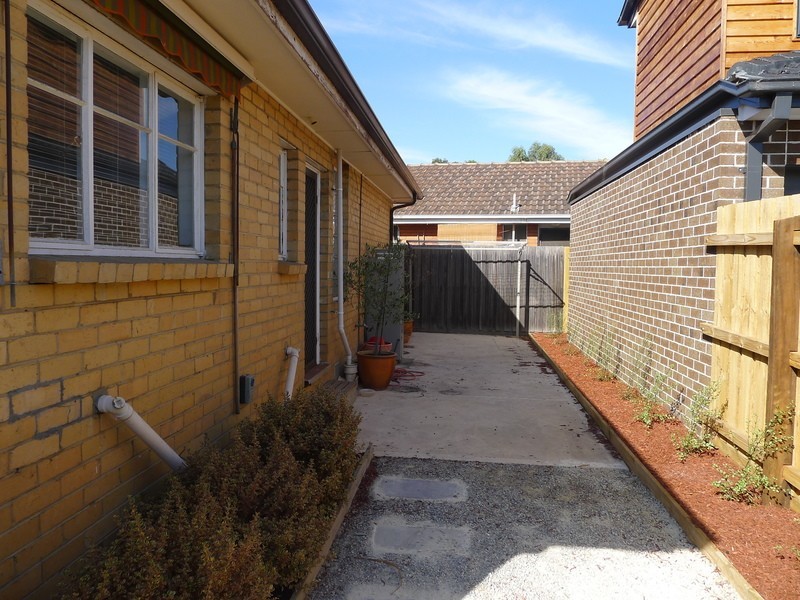 7 Lowell Avenue, Kingsbury VIC 3083