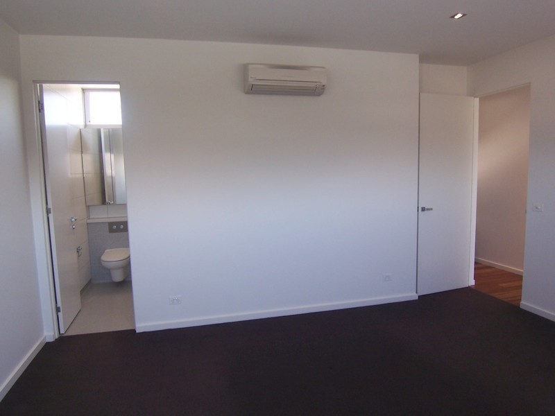 2/225 Adderley Street, West Melbourne VIC 3003