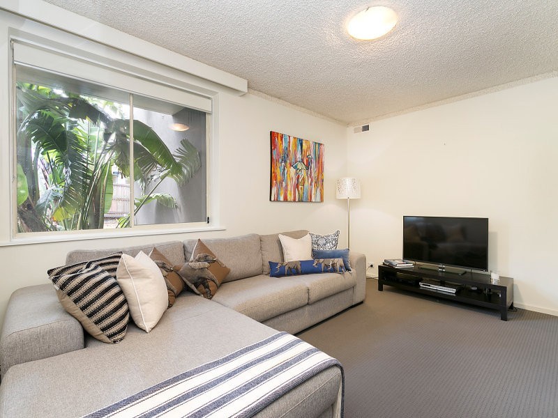 1/22 Donald Avenue, Essendon VIC 3040