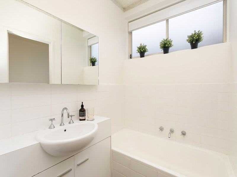 1/22 Donald Avenue, Essendon VIC 3040