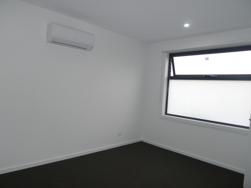 Unit 1/32 Risdon Drive, Notting Hill VIC 3168