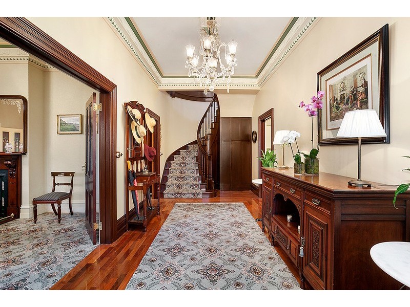 240 Woodland Street, Strathmore VIC 3041