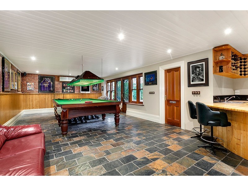 240 Woodland Street, Strathmore VIC 3041