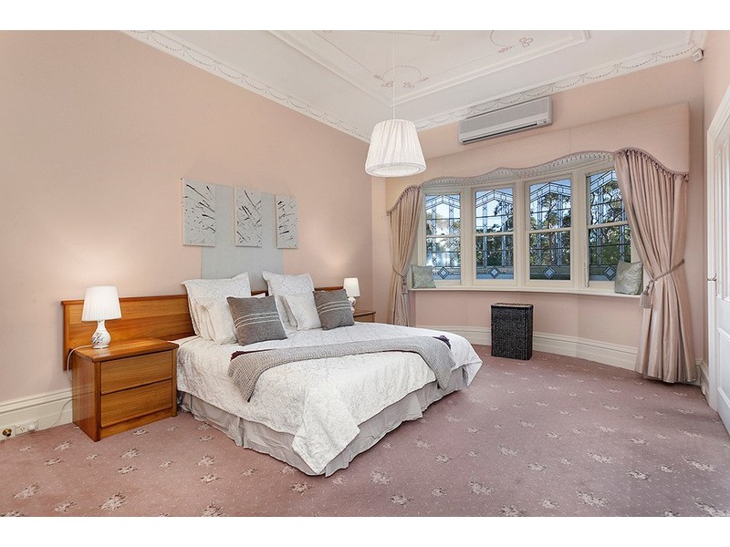 240 Woodland Street, Strathmore VIC 3041