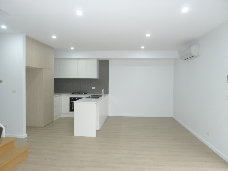 TH1/32 Risdon Drive, Notting Hill VIC 3168