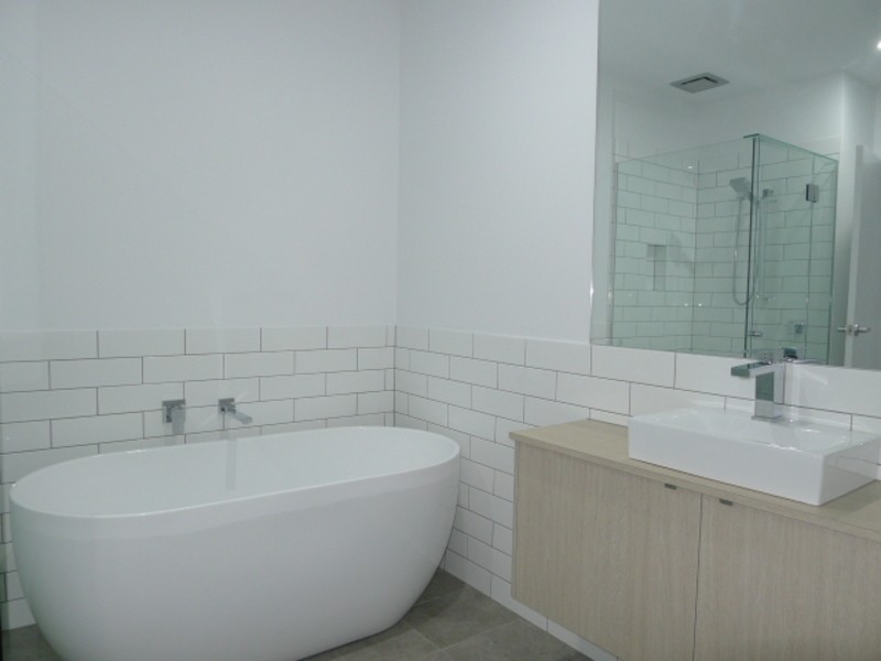 TH1/32 Risdon Drive, Notting Hill VIC 3168