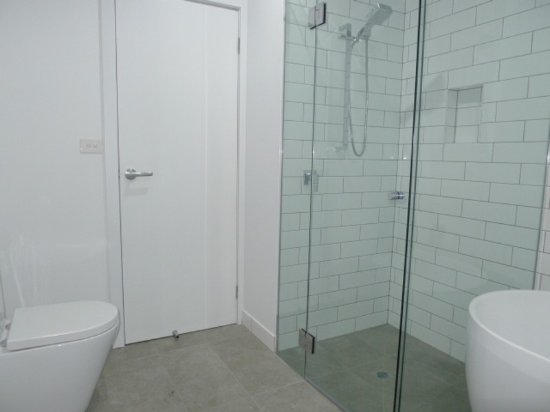 TH1/32 Risdon Drive, Notting Hill VIC 3168