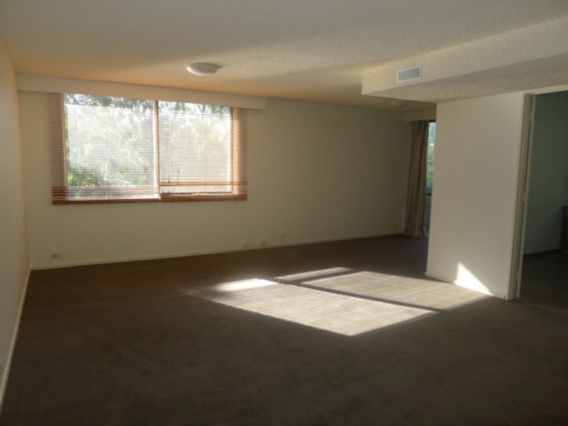 10/521 Royal Parade, Parkville VIC 3052