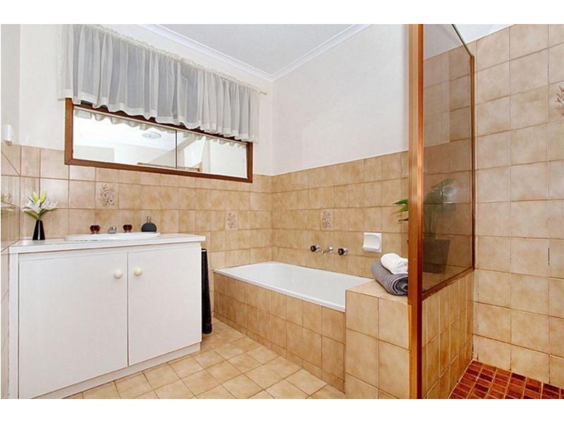 1/82-84 Rossmoyne Street, Thornbury VIC 3071